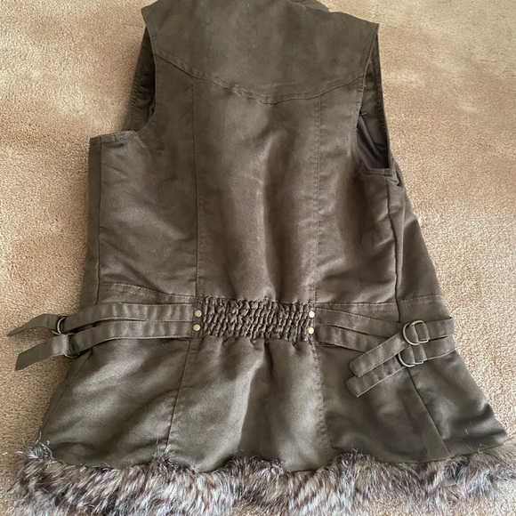 Arden B fur trim vest - Picture 3 of 4